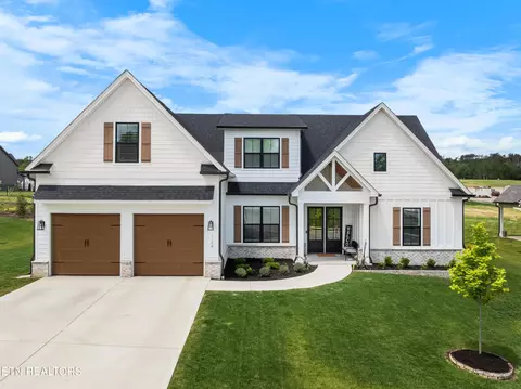124 Clover Cir, Lenoir City, TN 37772