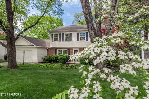 1327 Beacon Hill Ln, Knoxville, TN 37919