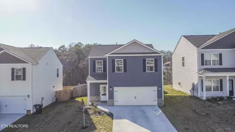 1121 Amber Vista Ln, Knoxville, TN 37914