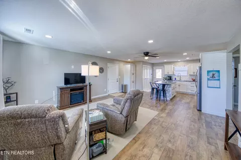 895 N Ridgecrest Rd, Luttrell, TN 37779 photo 5