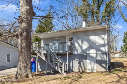 130 E Wadsworth Cir, Oak Ridge, TN 37830