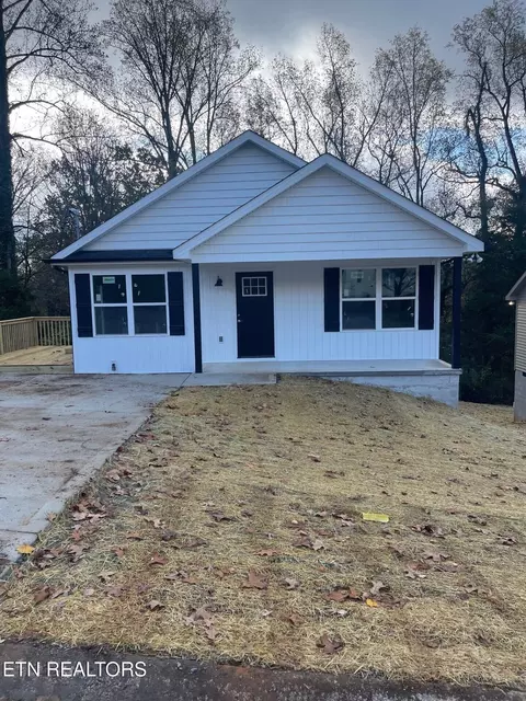 341 W Outer Dr, Oak Ridge, TN 37830
