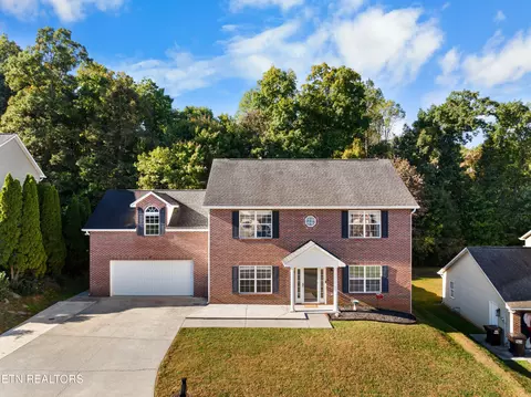 713 Mountain Pass Ln, Knoxville, TN 37923