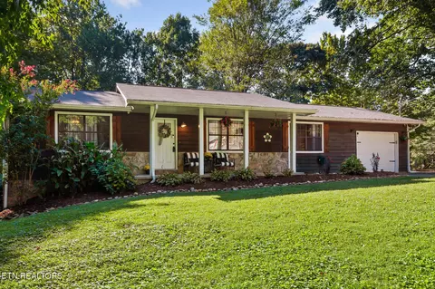410 Den Ln, Heiskell, TN 37754