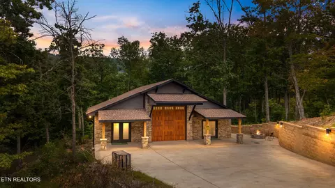 3080 Smoky Bluff Tr, Sevierville, TN 37862