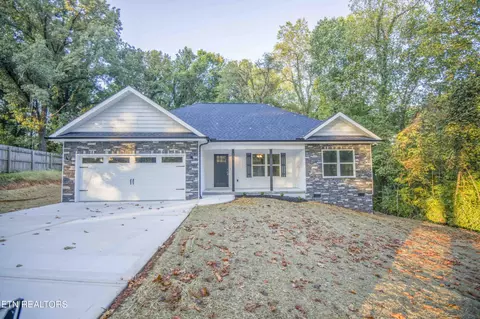 111 N Walker Ln, Oak Ridge, TN 37830