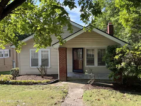 5845 Grove Dr, Knoxville, TN 37918