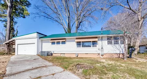 105 Phillips Ln, Oak Ridge, TN 37830