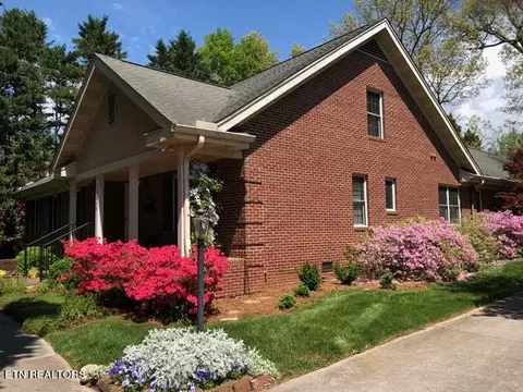 1010 Navaho Rd, Knoxville, TN 37919