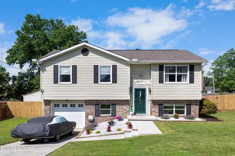 8620 Royal Oaks Dr, Knoxville, TN 37931