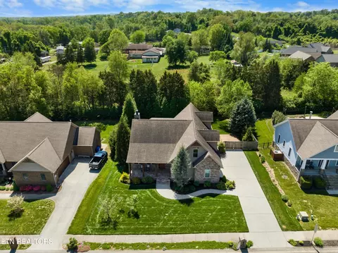 1225 Brighton Dr, Alcoa, TN 37701