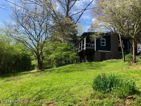 396 Valley Dr, Loudon, TN 37774