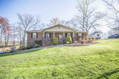 1800 Lake Park Cir, Morristown, TN 37814