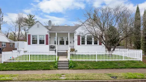 2220 Emoriland Blvd, Knoxville, TN 37917
