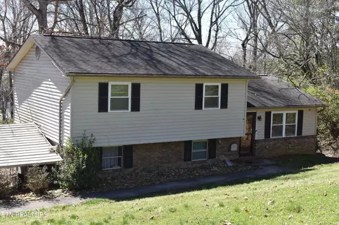 2333 Black Bear Rd, Knoxville, TN 37923