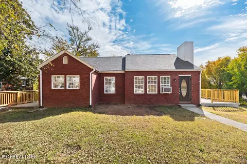 2400 Cecil Ave, Knoxville, TN 37917