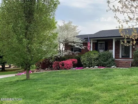 4920 Macrama Ln, Powell, TN 37849
