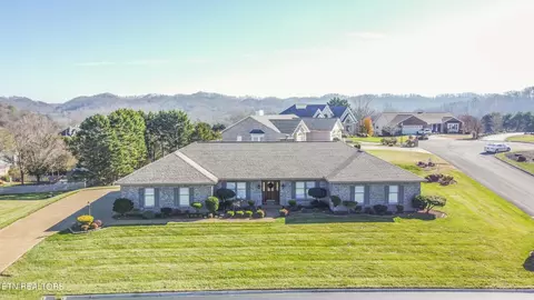 205 Mariner Point Dr, Clinton, TN 37716