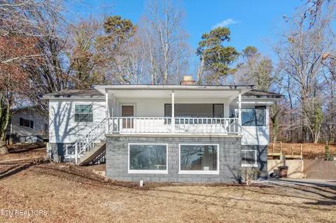 98 Outer Dr, Oak Ridge, TN 37830