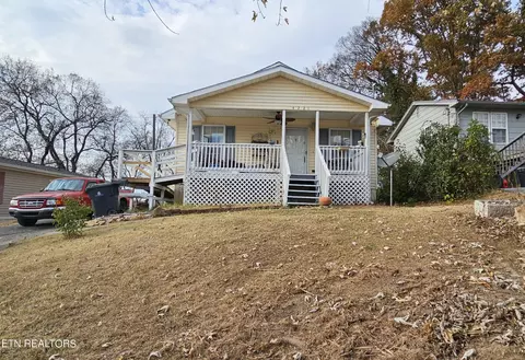 4221 Skyline Dr, Knoxville, TN 37914