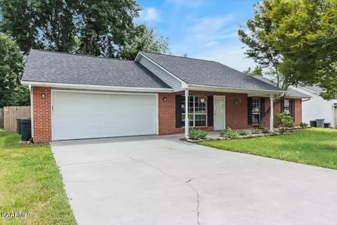 1925 Five Oaks Ln, Maryville, TN 37801