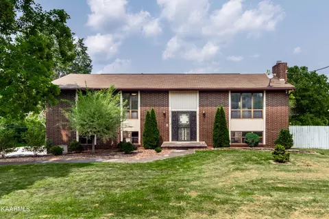 8028 Paradise Dr, Powell, TN 37849