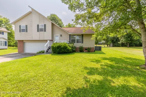 1605 Country Meadows Dr, Sevierville, TN 37862