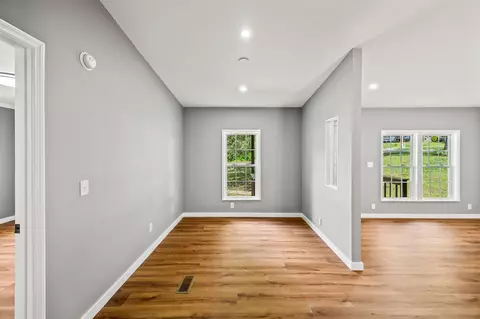 Living - 83 Summer Cir, Morrison, TN 37357 photo 3 of 4