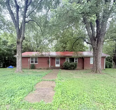 216 Raymond Hodges Rd, Cottontown, TN 37048