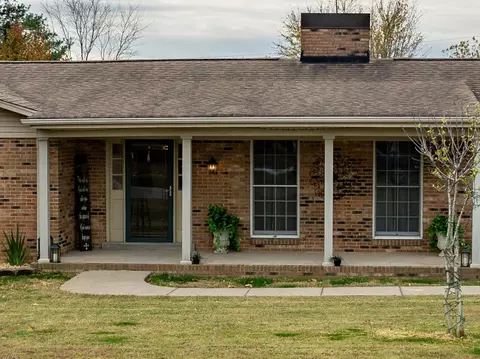 Exterior - 108 Sam Davis Dr, Springfield, TN 37172 photo 3 of 10