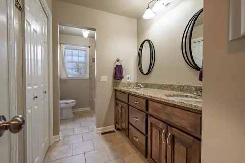 Bath - 108 Sam Davis Dr, Springfield, TN 37172 photo 2 of 4