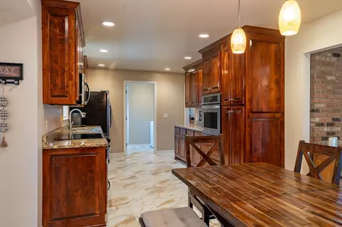 Kitchen - 108 Sam Davis Dr, Springfield, TN 37172 photo 2 of 3