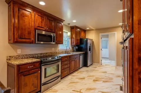Kitchen - 108 Sam Davis Dr, Springfield, TN 37172 photo 3 of 3