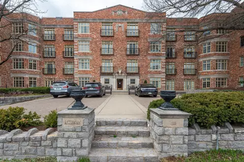 4000 W End Ave #101, Nashville, TN 37205