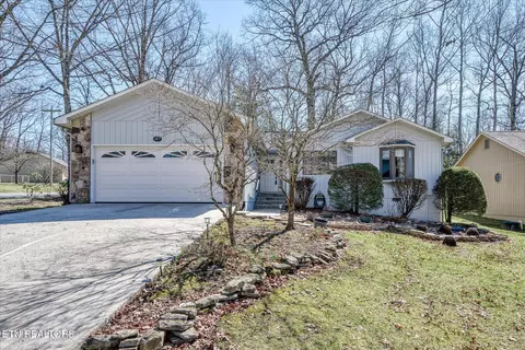 157 Anglewood Dr, Crossville, TN 38558