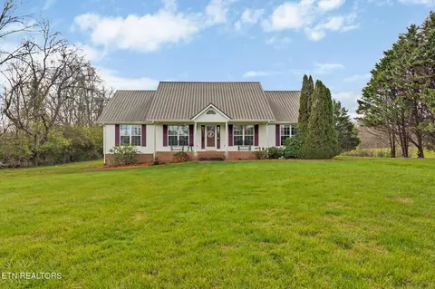 340 Huckleberry Ln, Crossville, TN 38555