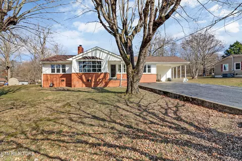 222 Halstead Dr, Crossville, TN 38555