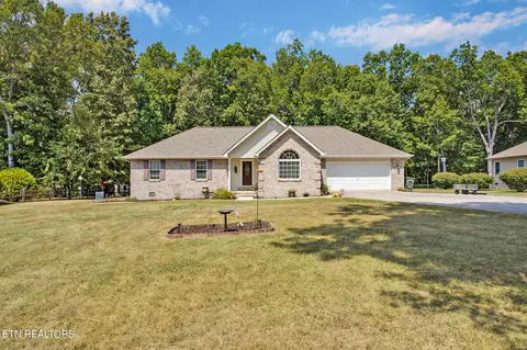 986 Mockingbird Dr, Crossville, TN 38555