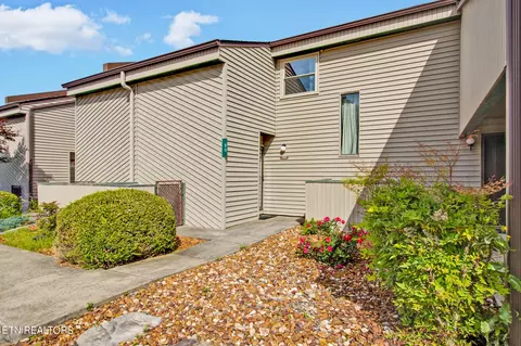 38 Lakeshore Ln #50, Crossville, TN 38558