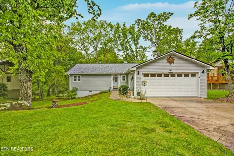 141 Lakeshire Dr, Crossville, TN 38558