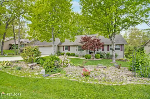 16 Kingsboro Ln, Crossville, TN 38558