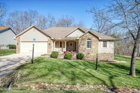 647 Lakeview Dr, Crossville, TN 38558