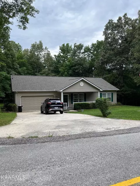 236 Pomeroy Dr, Crossville, TN 38558