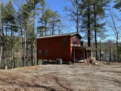 5816 Hideaway Tr, Tallassee, TN 37878