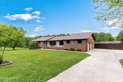 319 Jones Ln, Clinton, TN 37716