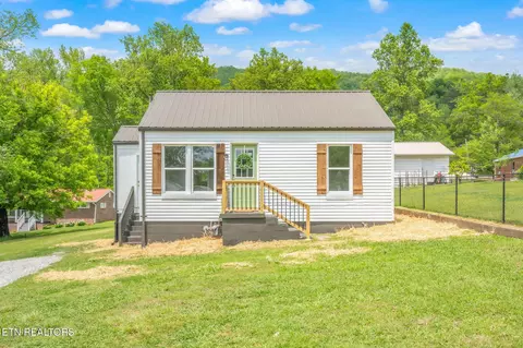 309 Evergreen St, Harriman, TN 37748