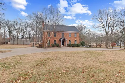 1203 Graymere Manor Rd, Columbia, TN 38401