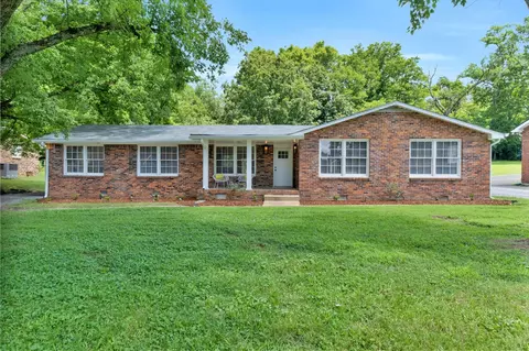 618 Harpeth Bend Dr, Nashville, TN 37221