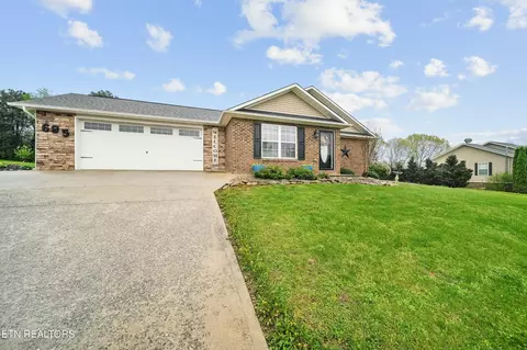 695 Privet Dr, Dandridge, TN 37725