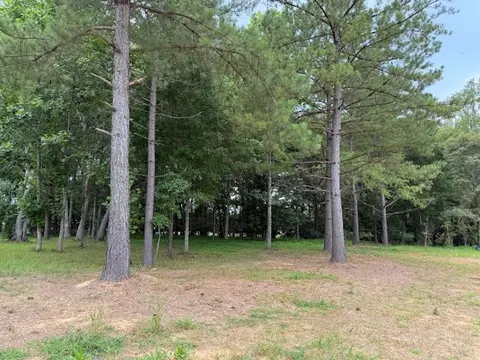 8 Country Club Dr, Tullahoma, TN 37388